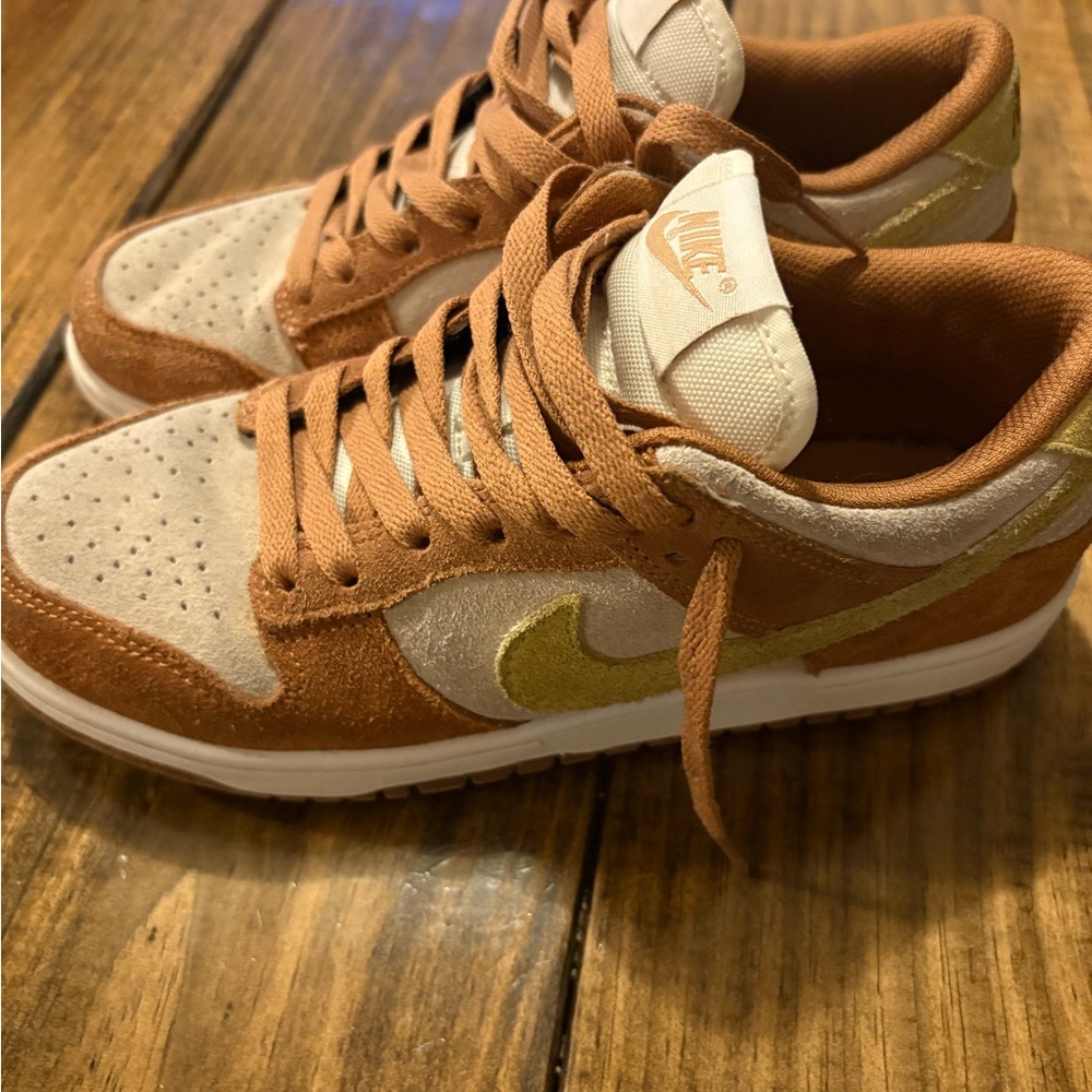 Nike Dunk Low Premium "Medium Curry”